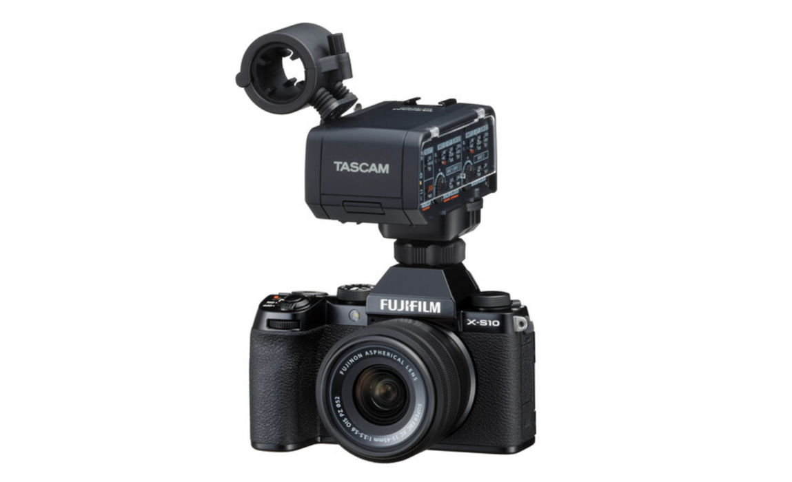 Adaptador de microfone TASCAM CA-XLR2d-F XLR para câmeras FujiFilm
